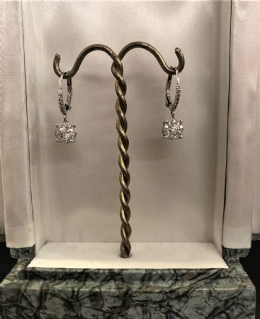 Boucles d'oreilles pendantes avec Diamants 1,20 ct.
    